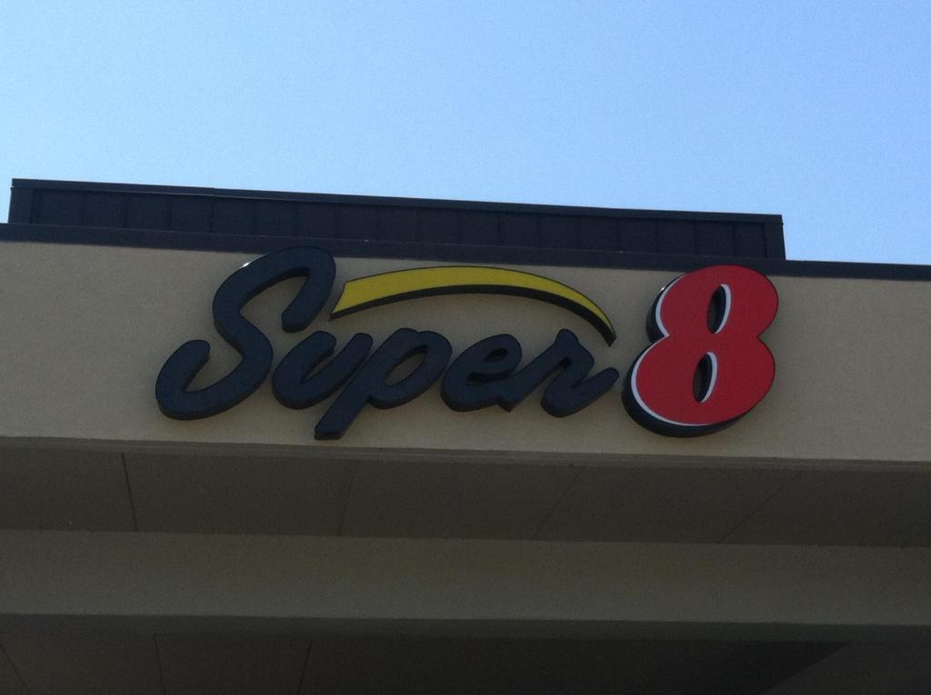 במוטל Super 8 By Wyndham קלהון מראה חיצוני תמונה
